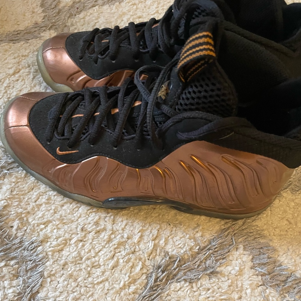 Nike Foamposite GS Size 5 Copper - Picture 2 of 3